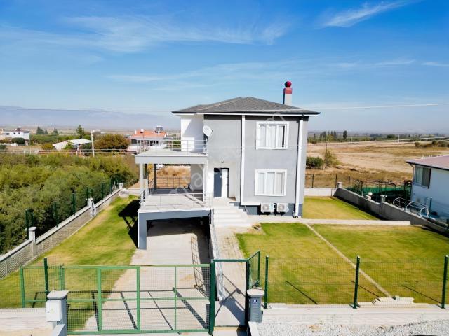 Didim Akyeniköyde 592m² Arsa İçerisinde, Tam Müstakil 5+2 Villa