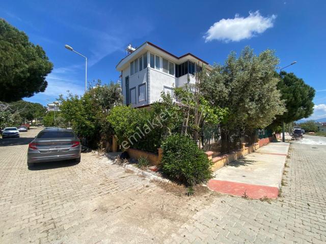 Didim Altınkum Mahallesi Denize Yakın Eşyalı 5+1 Bahçeli Villa