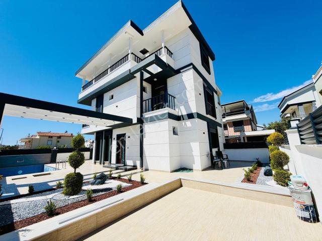 Didim Altınkumda Denize Yakın Lüks Müstakil 4+1 Villa