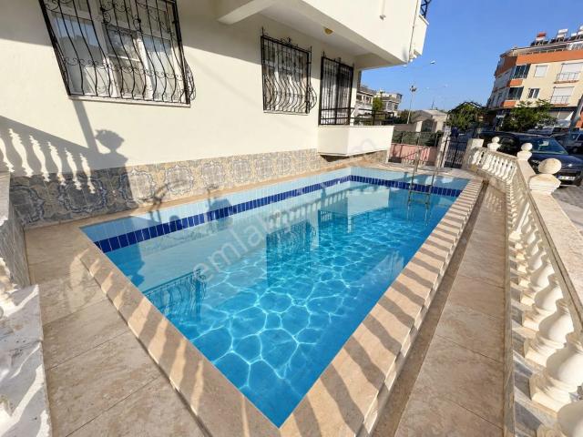 Didim Altınkum'da Denize Yürüme Mesafesinde Havuzlu Ve Eşyalı 5+1 Satılık Villa