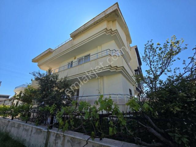 Didim Altınkumda Plaja 600 Mt Mesafede Satılık 5+1 Yazlık Villa