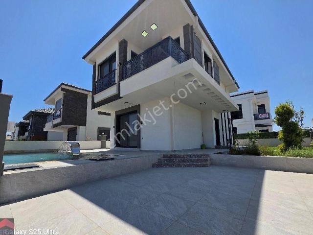 Didim Çamlık Mahallesi'nde Satılık Tam Müstakil Villa
