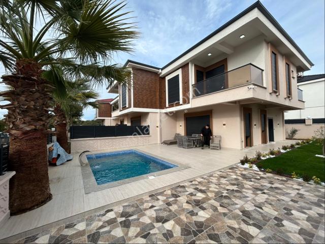 Didim Çamlıkta Eşyalı Havuzlu 3+1 Lüks Villa