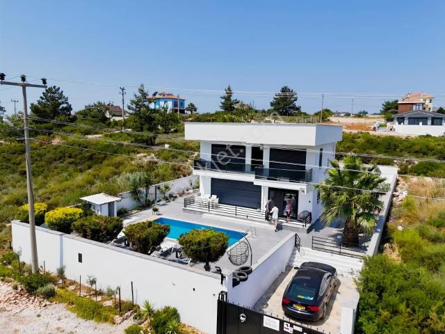 Didim De 600m2 Arsa İçerisinde Tam Müstakil Havuzlu Villa