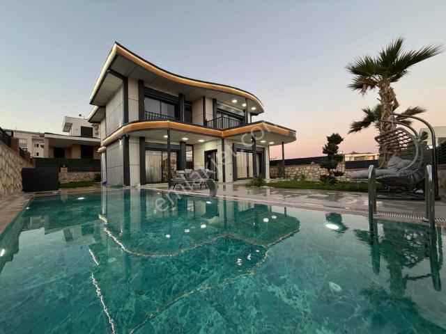 Didim’de Satılık Eşyalı Asansörlü Villa