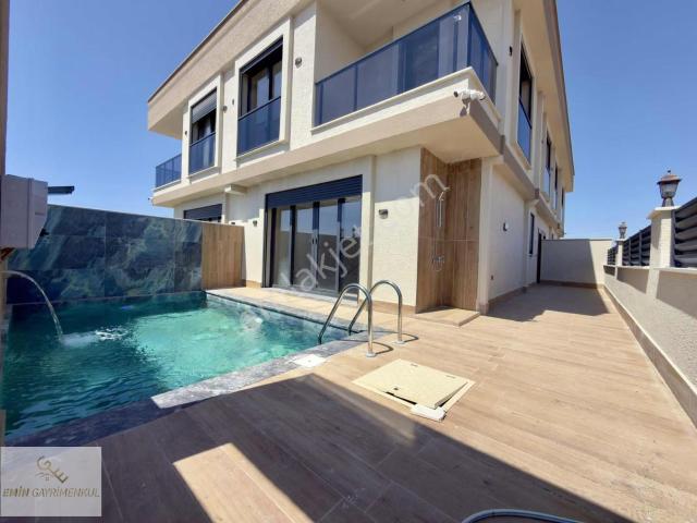 Didim Efeler De Havuzlu Ön Cephe Lüks Villa