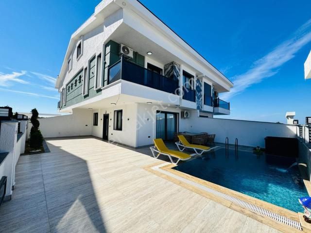 Didim Efeler’de Özel Havuzlu Araba Garajlı Denize Yakın Konumda Satılık Villa