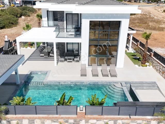 Didim Efeler De Satılık 4+1 Müstakil Villa