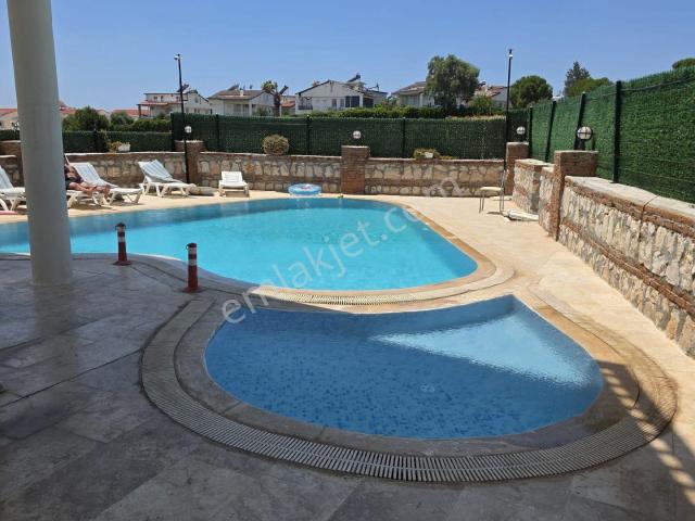 Didim Efeler Mah. Havuzlu Sitede Yüksek Giriş Geniş Balkonlu Full Yapılı 1+1 Daire