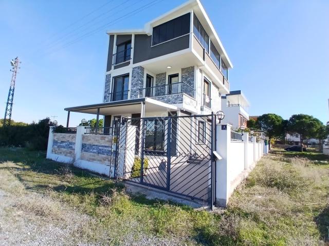 Didim Efeler Mah 4+1 Yarı Kapalı Mutfak Tam Müstakil Satılık Villa