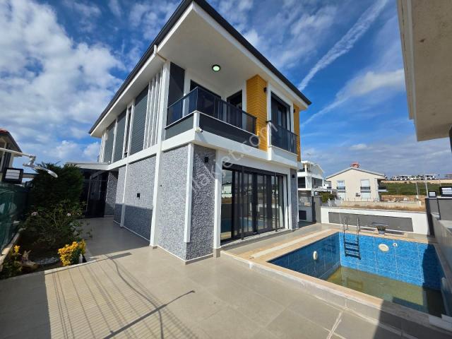 Didim Efeler Mahallesi’nde Satılık Havuzlu Tam Müstakil Villa