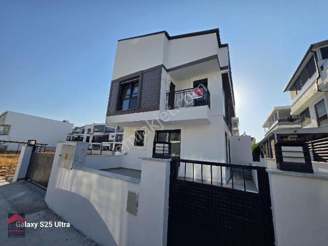 Didim Efeler Mahallesi’nin Göbeğinde 3+1 Müstakil Triplex Villa