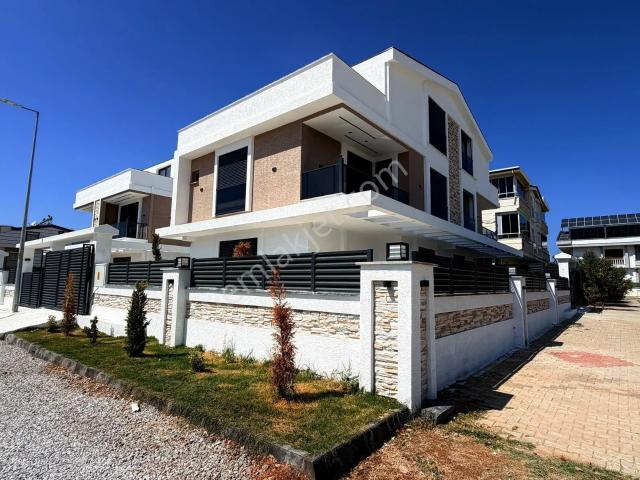 Didim Efeler Mahallesi 4+1 Müstakil Havuzlu,otoparklı Sıfır Satılık Villalar