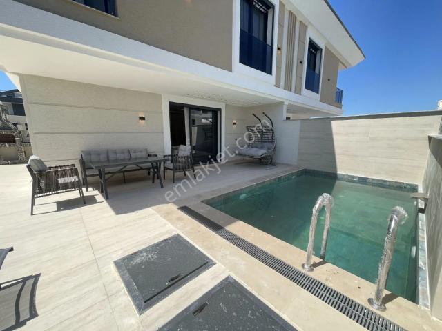 Didim Efeler Mahallesi'nde Sıfır, Full Eşyalı 3+1 Havuzlu Fırsat Villa
