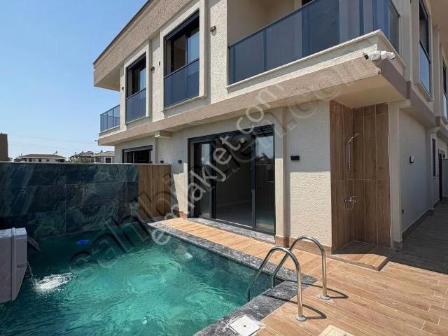 Didim Efeler Mahallesinde Satılık Havuzlu Müstakil Villa