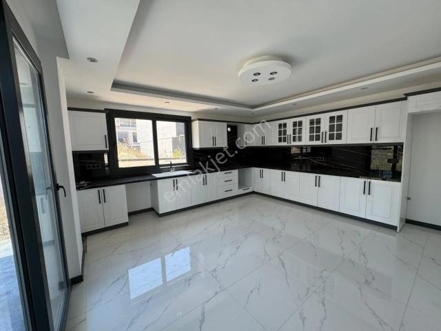 Didim Efeler Mahallesi'nde 300 M² Satılık 3+1 Villa