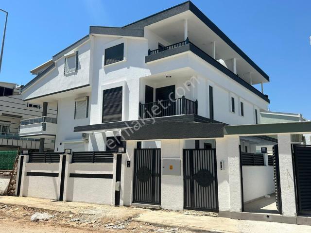 Didim Efeler Mh 3+1 Müstakil Havuzlu Merkezi Konumda Villa