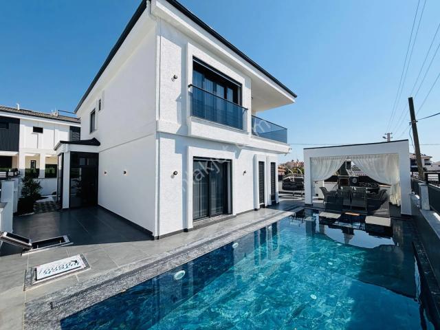 Didim Efeler'de 4+1 Tam Müstakil Havuzlu Eşyalı Villa