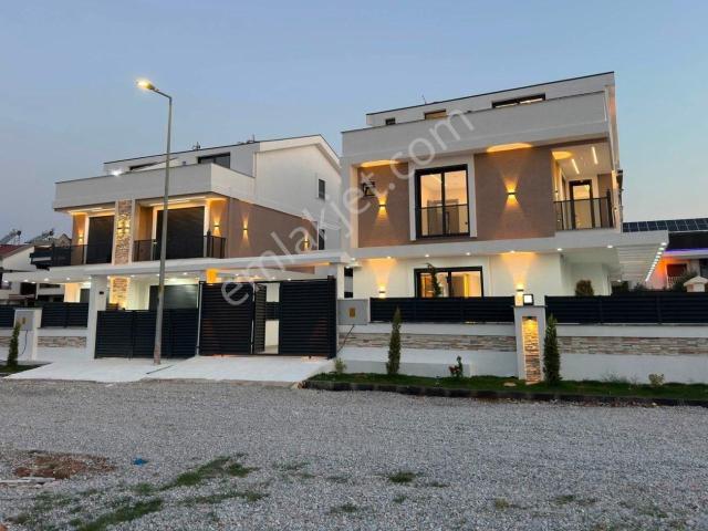 Didim Efelerde 4+1 Havuzlu Otoparklı Satılık Lüks Villalar