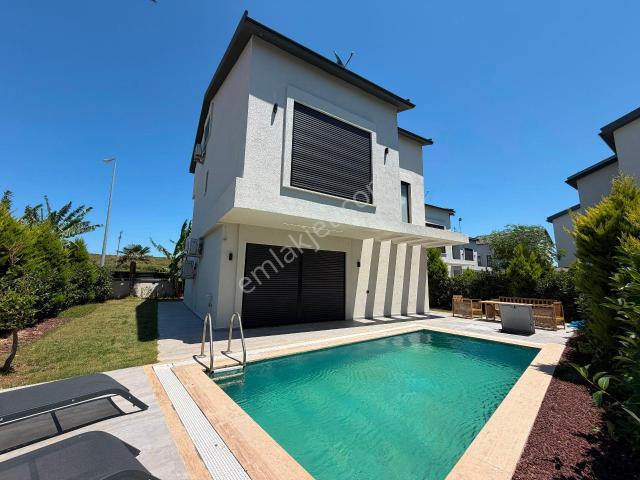 Didim Efeler'de 5+1 Havuzlu Tam Müstakil Villa