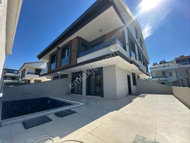 Didim Efelerde 4+1 Sıfır Havuzlu Villa Merkezi Konumda