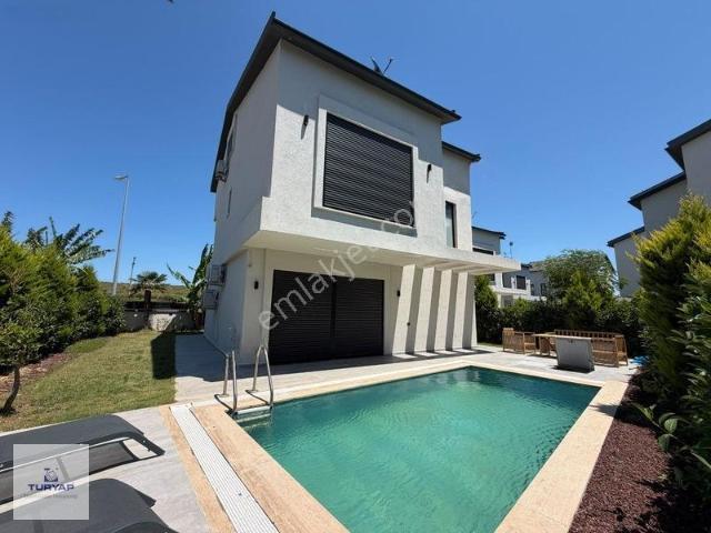 Didim Efeler'de 5+1 Yerden Isıtmalı Havuzlu Tam Müstakil Villa