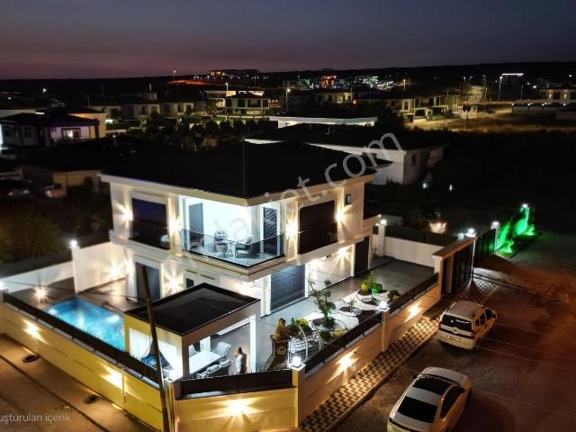 didim Efelerde Tam Müstakil Havuz Otoparklı Köşe Konumda 4+1 Villa Pazarlık Payımız Vardır
