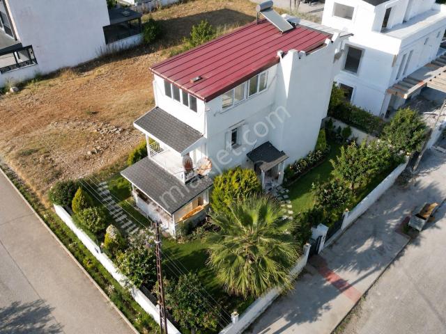 Didim efeler'de Bahçeli 4+1 Kapalı Teraslı Köşe Müstakil Villa