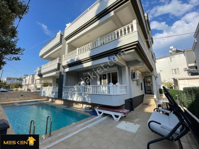 Didim Efeler'de Full Eşya, Çok Geniş 4+1 Villa