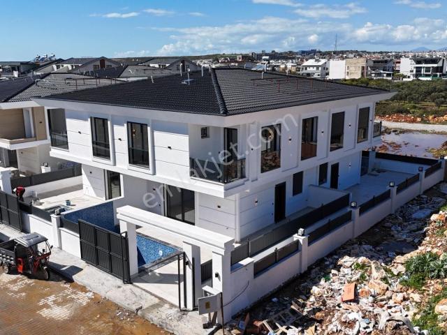 Didim Efelerde Havuzlu otoparklı Full Eşyalı Satılık Lüks Villa