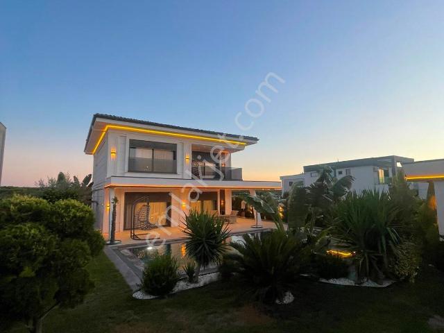 Didim Efelerde Muhteşem Konumda Full Eşyalı Tam Müstakil Geniş Kendine Ait Garaj Havuzlu Villa