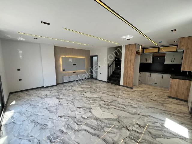 Didim Efeler'de Müstakil Havuzlu Akıllı Sitem Trpleks Villa
