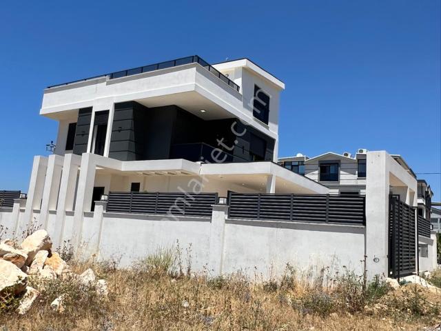 Didim Efelerde Müstakil Havuzlu 4+1 Villa
