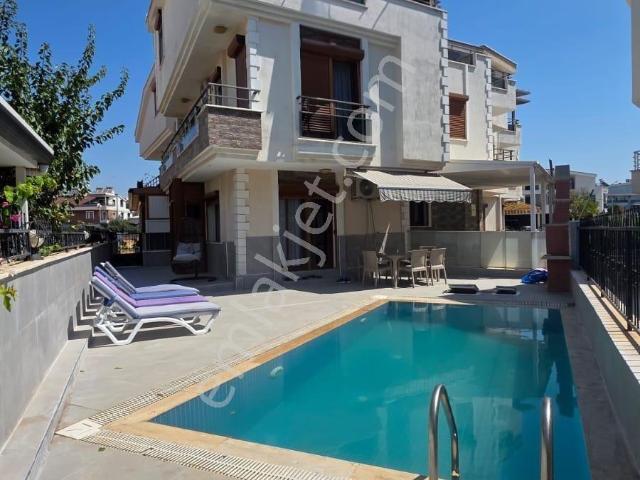 Didim Efeler'de Satılık Eşyalı Tripleks Villa, Havuzlu, 150m²