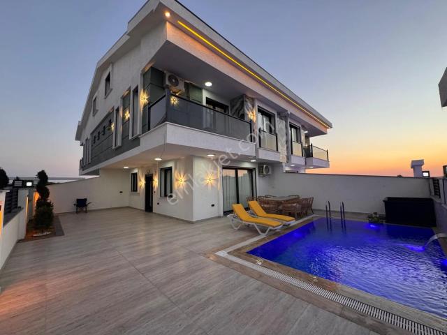 Didim Efelerde Satılık Havuzlu otoparklı Full Eşyalı Lüks Villa