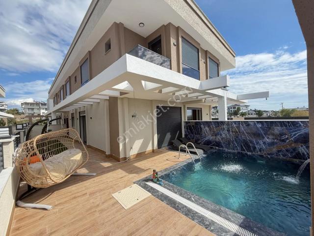 Didim Hısar Mahallesinde Full Eşyalı Havuzlu Satılık Lüks Villa