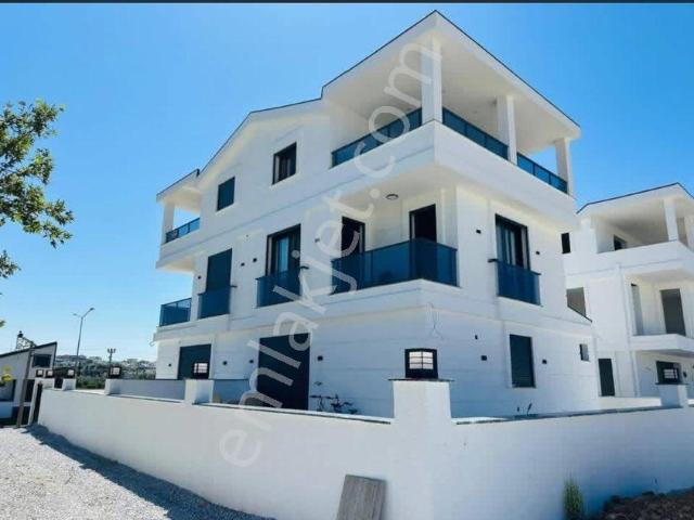 didim Hisar Mahallesi’nde Deniz Manzaralı 3+1 Lüks Villa