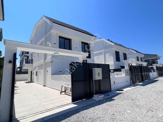 Didim Hisar Mahallesinde Akıllı Sistem Kendine Ait Havuzlu Geniş Bahçeli 4+1 Sıfır Villa