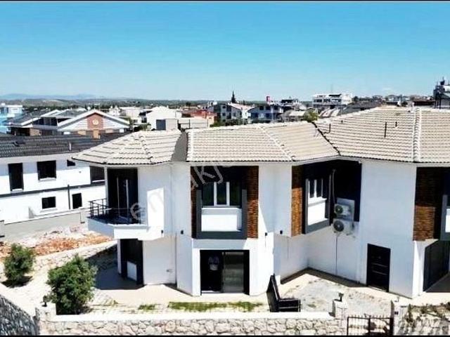 Didim Hisar Mahallesinde Deniz Manzaralı Köşe Villa