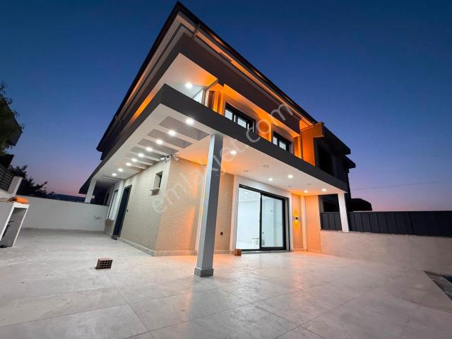 Didim Hisar Mahallesinde Lüks Havuzlu Ve Garajlı Villa