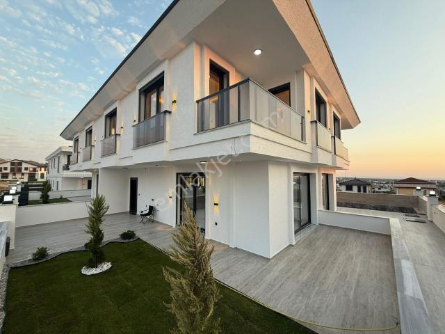 Didim Hisar Mahallesinde Satılık Müstakil Bahçeli Lüks Villa