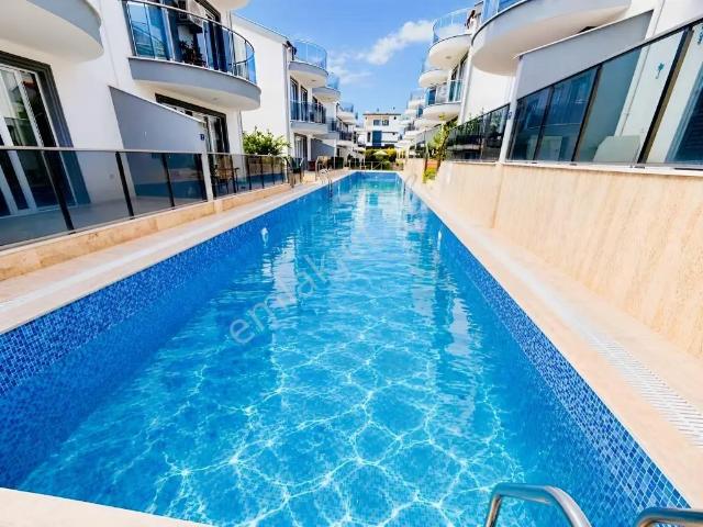 Didim Hisarda Havuzlu Sitede 4+1 Eşyasız Kiralık Villa