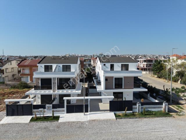 Didim’in Merkezinde Heryere Çok Yakın 4+1 Havuzlu Otoparklı Villa