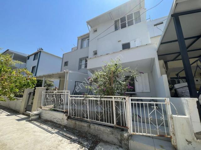 Didim Mavişehirde Bahçeli Eşyalı 4+1 Tripleks Villa