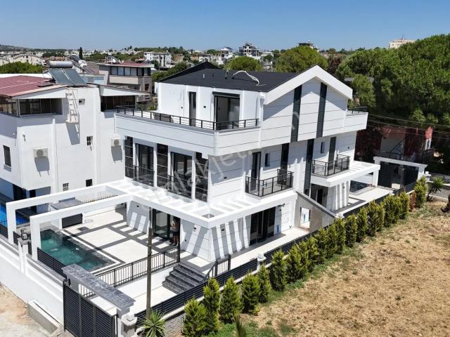 Didim Mavişehirde Denize 200 Metre Havuzlu otoparklı Satılık Fırsat Villa
