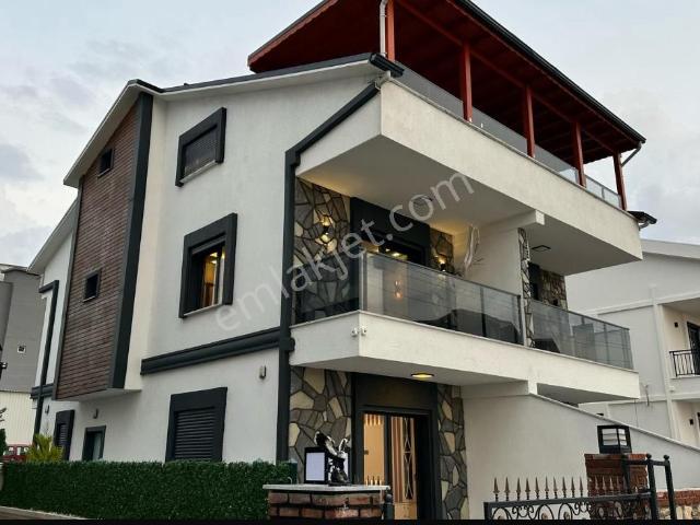 Didim Merkezde 4+1 Otoparklı Sıfır Villa