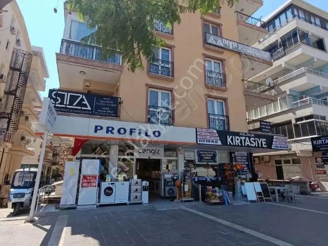 Didim Merkezde, Cumhuriyet Bulvarı Üzerinde
