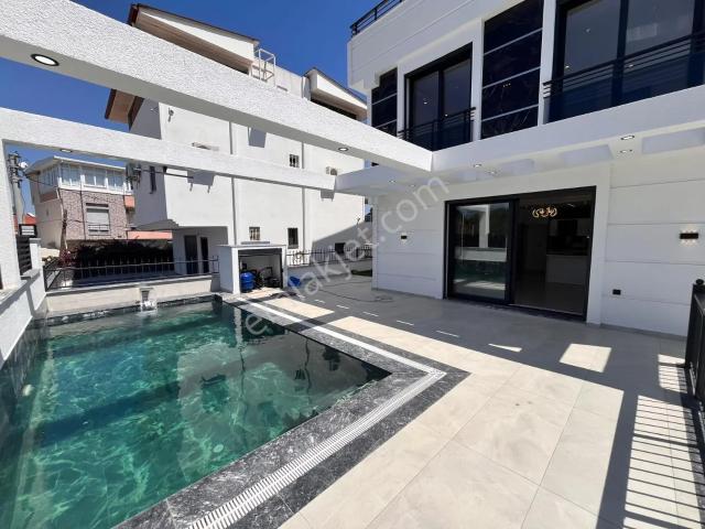 Didim Sedefkoy'da Denize 200 Mt.3+1 Müstakil Havuzlu Villa