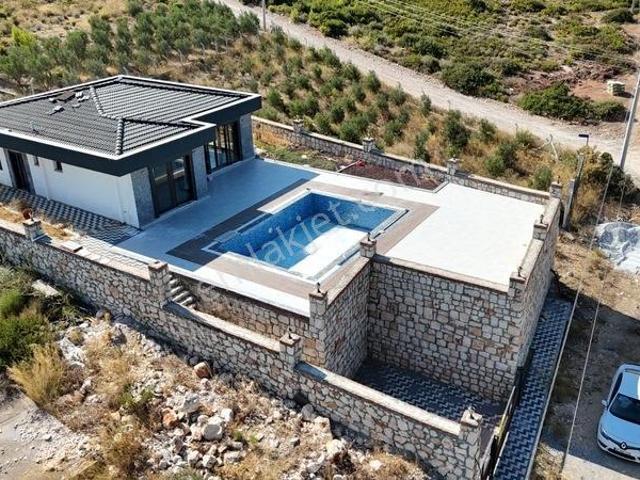 Didim Seyrantepe De Acil Satılık Lüks Villa
