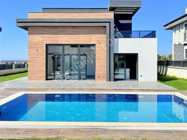 Didim'de Müstakil Havuzlu Ve Geniş Bahçeli 4+1 Villa